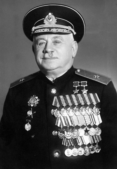 Папанин Иван Дмитриевич. Контр-адмирал, дважды Герой Советского союза, исследователь Арктики.